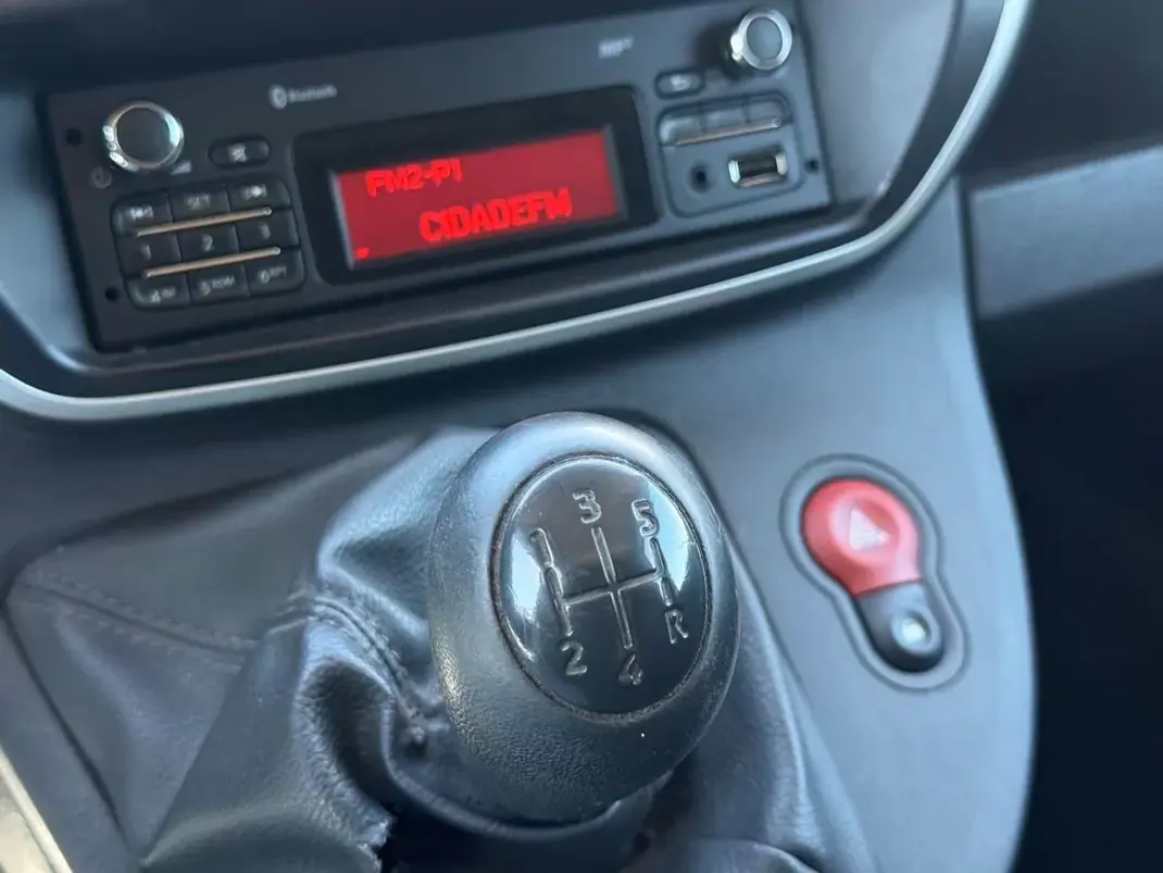 Renault KANGOO 1.5DCI 3L C/IVA 2019 - 9990 EUR, 175000 km - AUTO.MOTO.pt - 175000km - foto 11 de 17