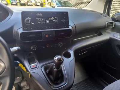 Peugeot Partner 1.6 HDI , 3 Lug. , Iva Dedutivel 2019 - 12480 EUR, 130000 km - AUTO.MOTO.pt - 130000km - foto 20 de 23