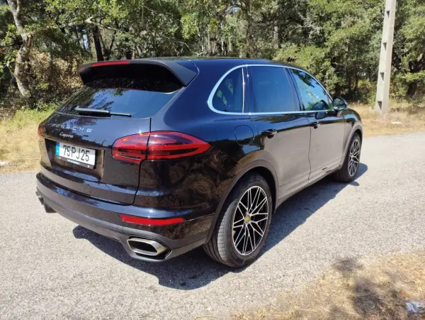 Porsche Cayenne 2015 - 35900 EUR, 206900 km - AUTO.MOTO.pt - 206900km - foto 17 de 27