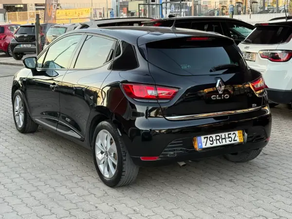 Renault Clio 2018 - 11950 EUR, 88000 km - AUTO.MOTO.pt - 88000km - foto 3 de 15
