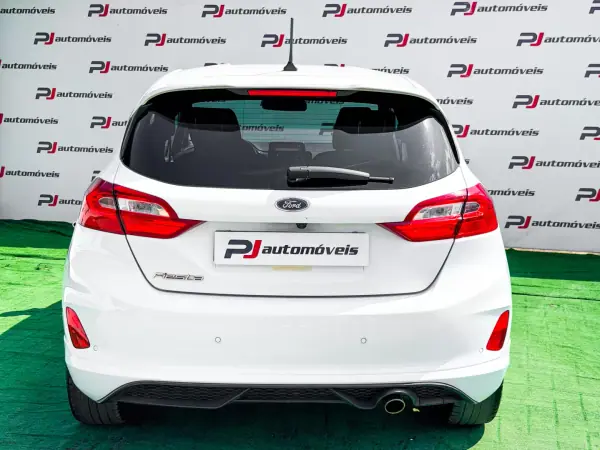 Ford Fiesta 2018 - 12500 EUR, 99424 km - AUTO.MOTO.pt - 99424km - foto 12 de 25
