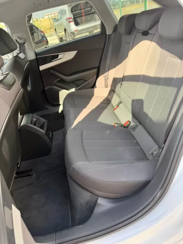 Audi A4 Avant 2020 - 26900 EUR, 165000 km - AUTO.MOTO.pt - 165000km - foto 27 de 28