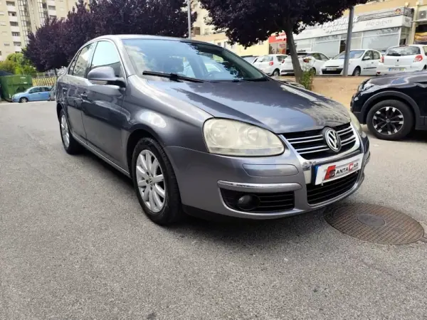 Volkswagen Jetta 2006 - 6500 EUR, 192000 km - AUTO.MOTO.pt - 192000km - foto 11 de 25