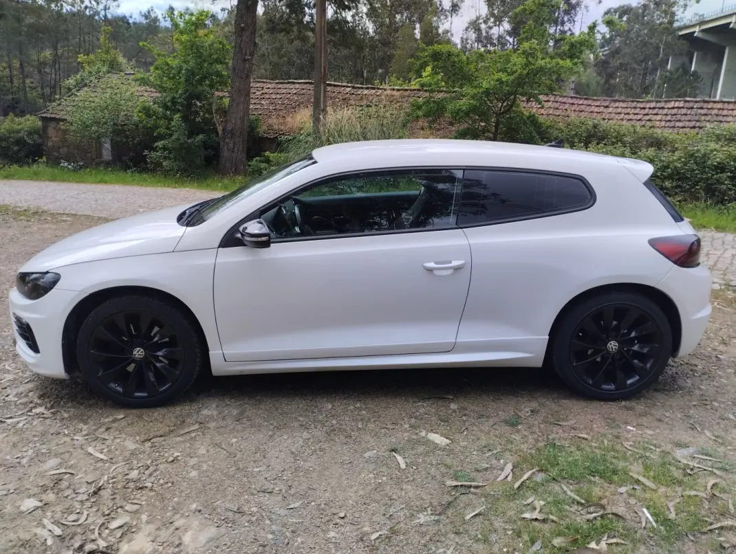 Volkswagen Scirocco 2011 - 10000 EUR, 215000 km - AUTO.MOTO.pt - 215000km - foto 4 de 30