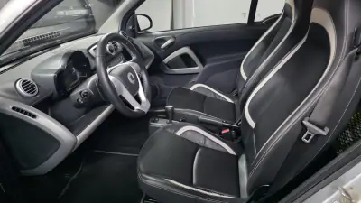 Smart ForTwo Coupé 2014 - 8990 EUR, 130000 km - AUTO.MOTO.pt - 130000km - foto 10 de 42