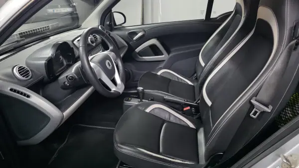Smart ForTwo Coupé 2014 - 8990 EUR, 130000 km - AUTO.MOTO.pt - 130000km - foto 10 de 42