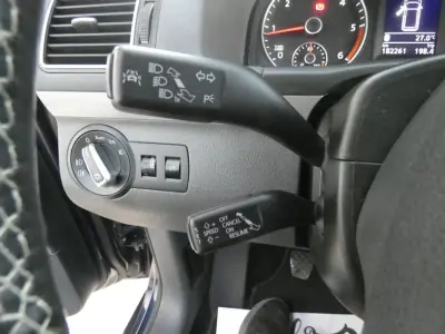 Volkswagen Touran 2012 - 16999 EUR, 182000 km - AUTO.MOTO.pt - 182000km - foto 24 de 28