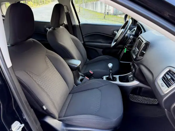Jeep Compass 2018 - 16900 EUR, 131000 km - AUTO.MOTO.pt - 131000km - foto 11 de 21