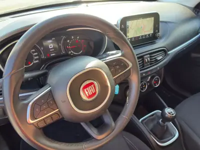 Fiat Tipo Station Wagon 2018 - 12900 EUR, 94406 km - AUTO.MOTO.pt - 94406km - foto 7 de 17