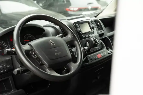 Peugeot Boxer 2021 - 17600 EUR, 158973 km - AUTO.MOTO.pt - 158973km - foto 9 de 22