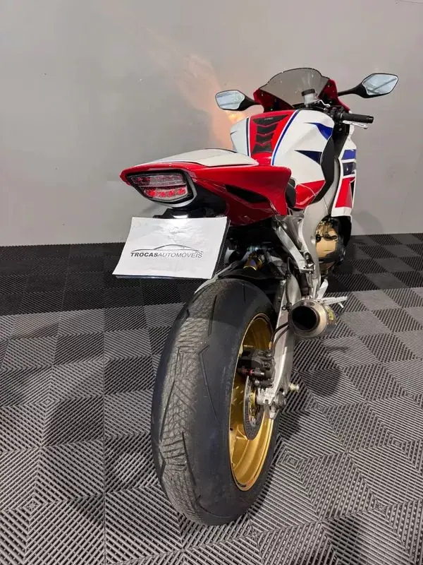 Honda CBR 1000RR 2015 - 14500 EUR, 33944 km - AUTO.MOTO.pt - 33944km - foto 21 de 21