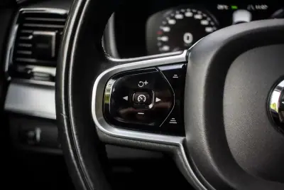 Volvo XC 90 2021 - 37990 EUR, 110263 km - AUTO.MOTO.pt - 110263km - foto 13 de 44