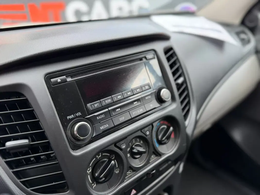 Mitsubishi L200 2.4 DI-D CE 3LUG Club Invite 4WD 2019 - 22900 EUR, 126907 km - AUTO.MOTO.pt - 126907km - foto 11 de 18