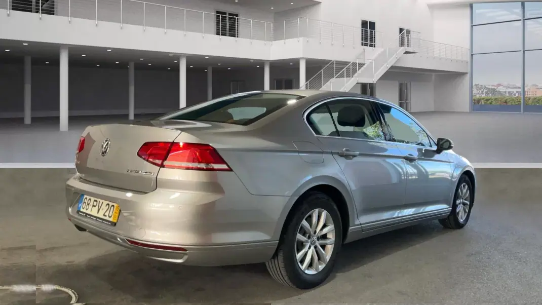 Volkswagen Passat 2015 - 14999 EUR, 99421 km - AUTO.MOTO.pt - 99421km - foto 4 de 7