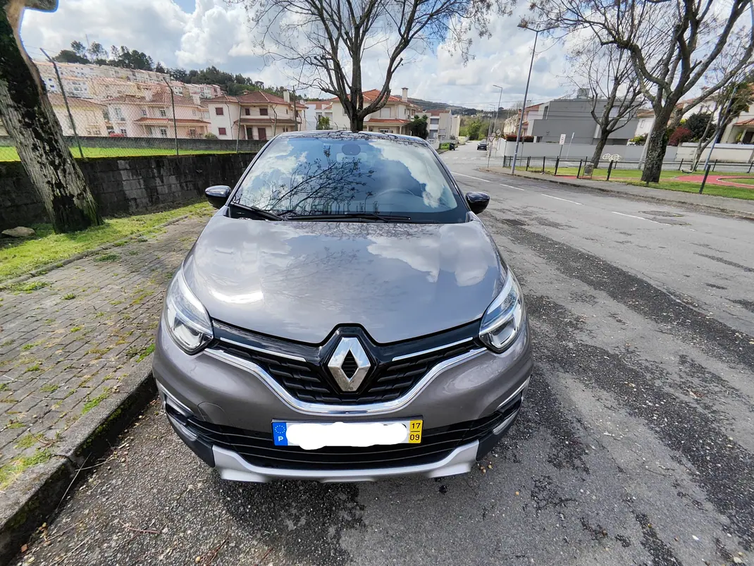 Renault Captur 2017 - 11000 EUR, 143000 km - AUTO.MOTO.pt - 143000km - foto 13 de 22
