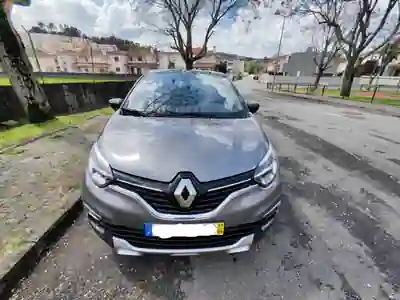 Renault Captur 2017 - 11000 EUR, 143000 km - AUTO.MOTO.pt - 143000km - foto 13 de 22