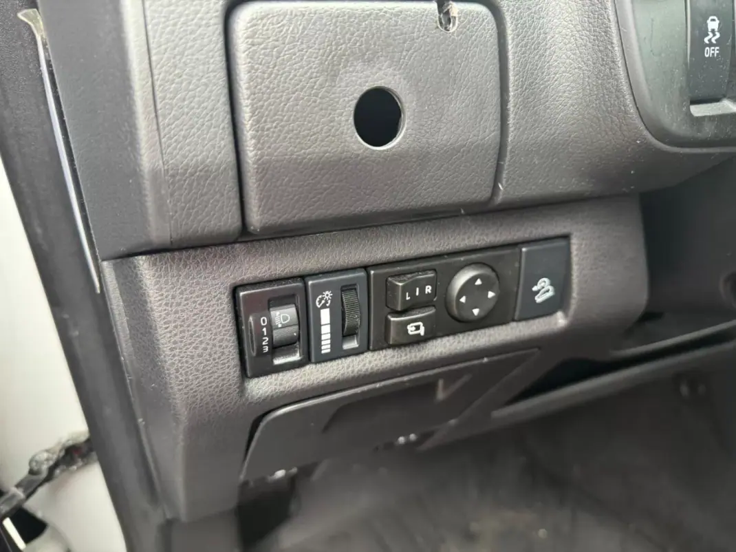Isuzu 2019 - 21900 EUR, 171159 km - AUTO.MOTO.pt - 171159km - foto 8 de 12