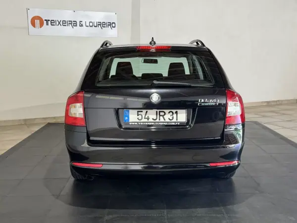 Skoda Octavia Break 2010 - 6900 EUR, 217525 km - AUTO.MOTO.pt - 217525km - foto 6 de 22