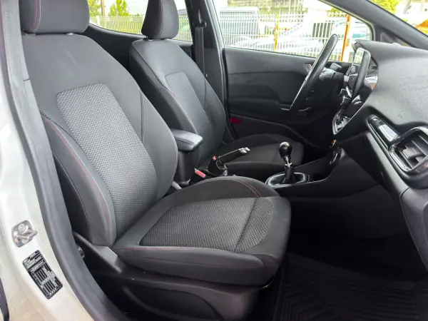 Ford Fiesta 2018 - 12500 EUR, 99424 km - AUTO.MOTO.pt - 99424km - foto 24 de 25