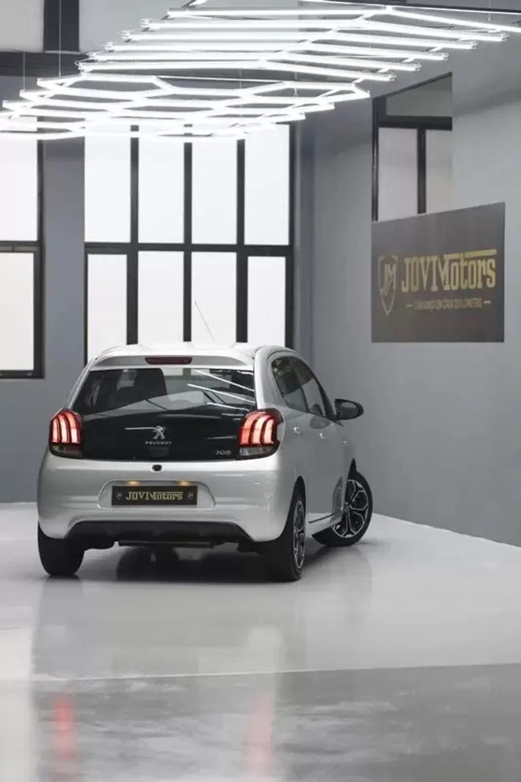 Peugeot 108 2017 - 9500 EUR, 49390 km - AUTO.MOTO.pt - 49390km - foto 39 de 45