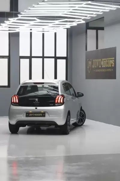 Peugeot 108 2017 - 9500 EUR, 49390 km - AUTO.MOTO.pt - 49390km - foto 39 de 45