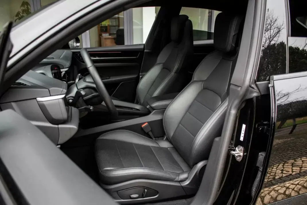 Porsche Macan 2025 - 83990 EUR, 15400 km - AUTO.MOTO.pt - 15400km - foto 33 de 49