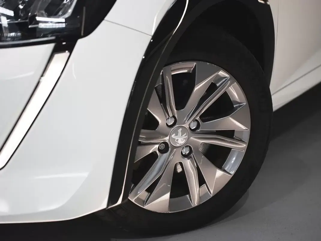 Peugeot e-208 2021 - 15990 EUR, 39500 km - AUTO.MOTO.pt - 39500km - foto 8 de 19