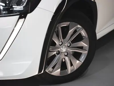 Peugeot e-208 2021 - 15990 EUR, 39500 km - AUTO.MOTO.pt - 39500km - foto 8 de 19