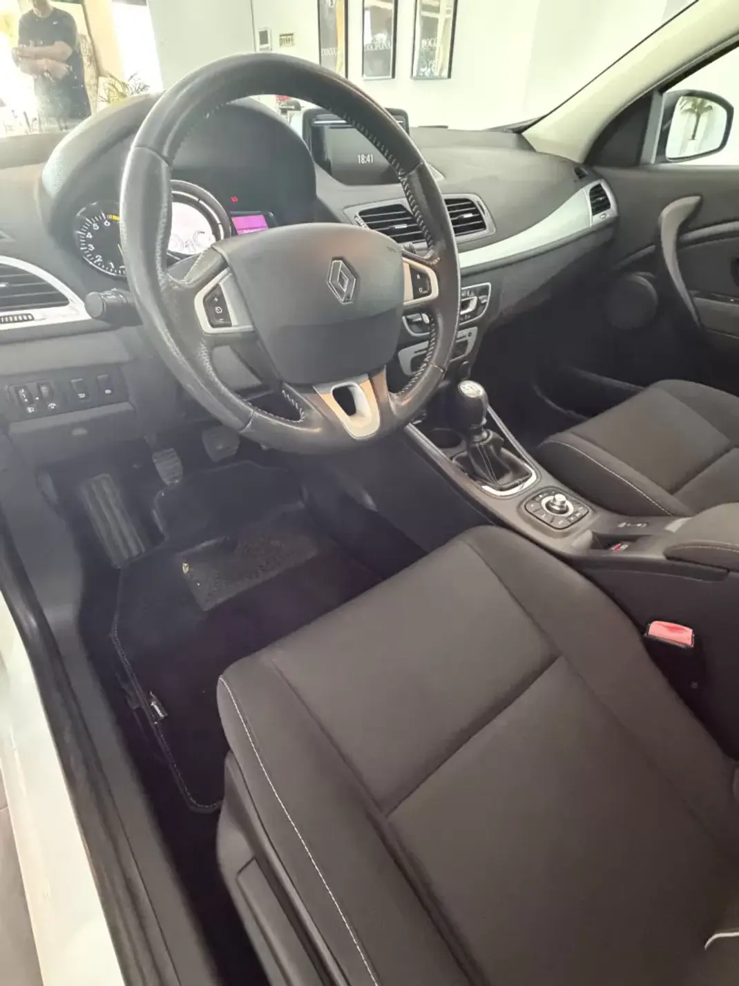 Renault Mégane Coupe 2014 - 11500 EUR, 100000 km - AUTO.MOTO.pt - 100000km - foto 12 de 12