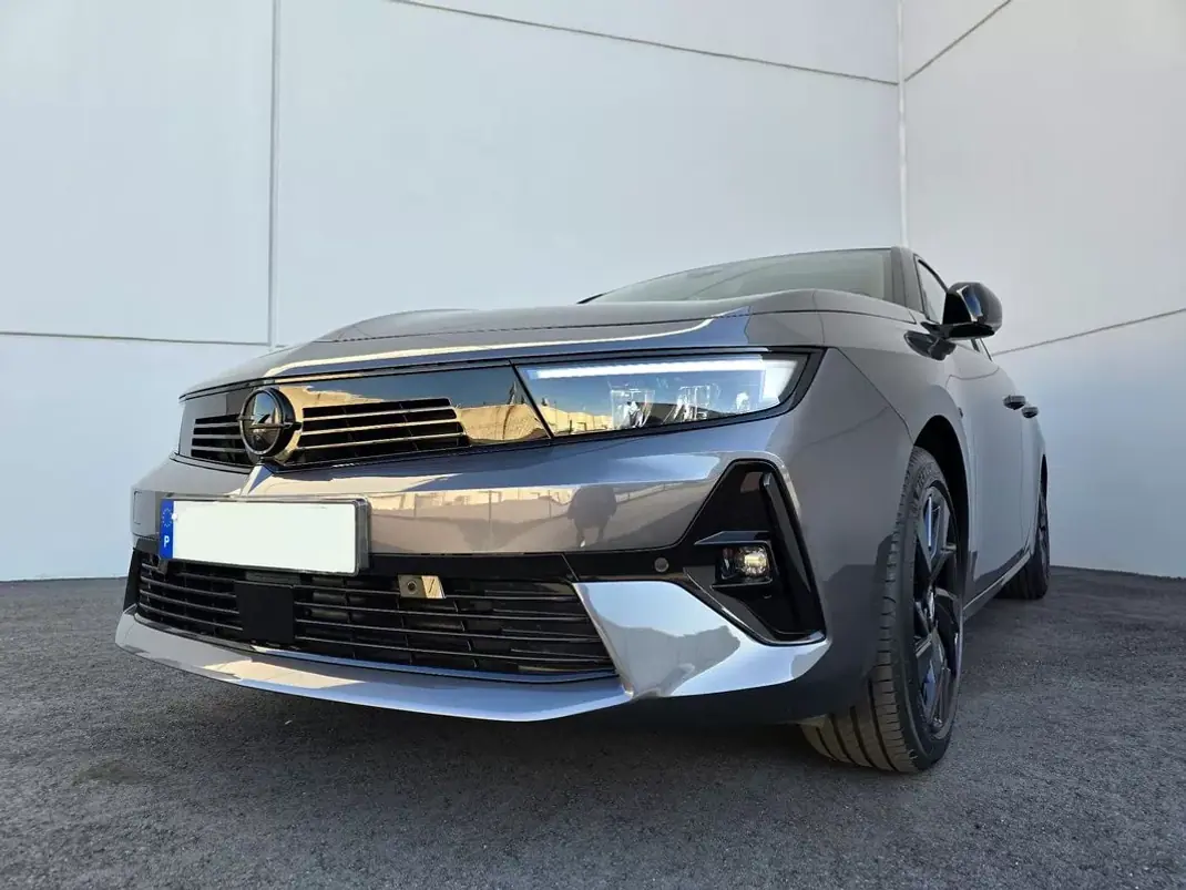 Opel Astra 2023 - 19900 EUR, 16940 km - AUTO.MOTO.pt - 16940km - foto 2 de 39