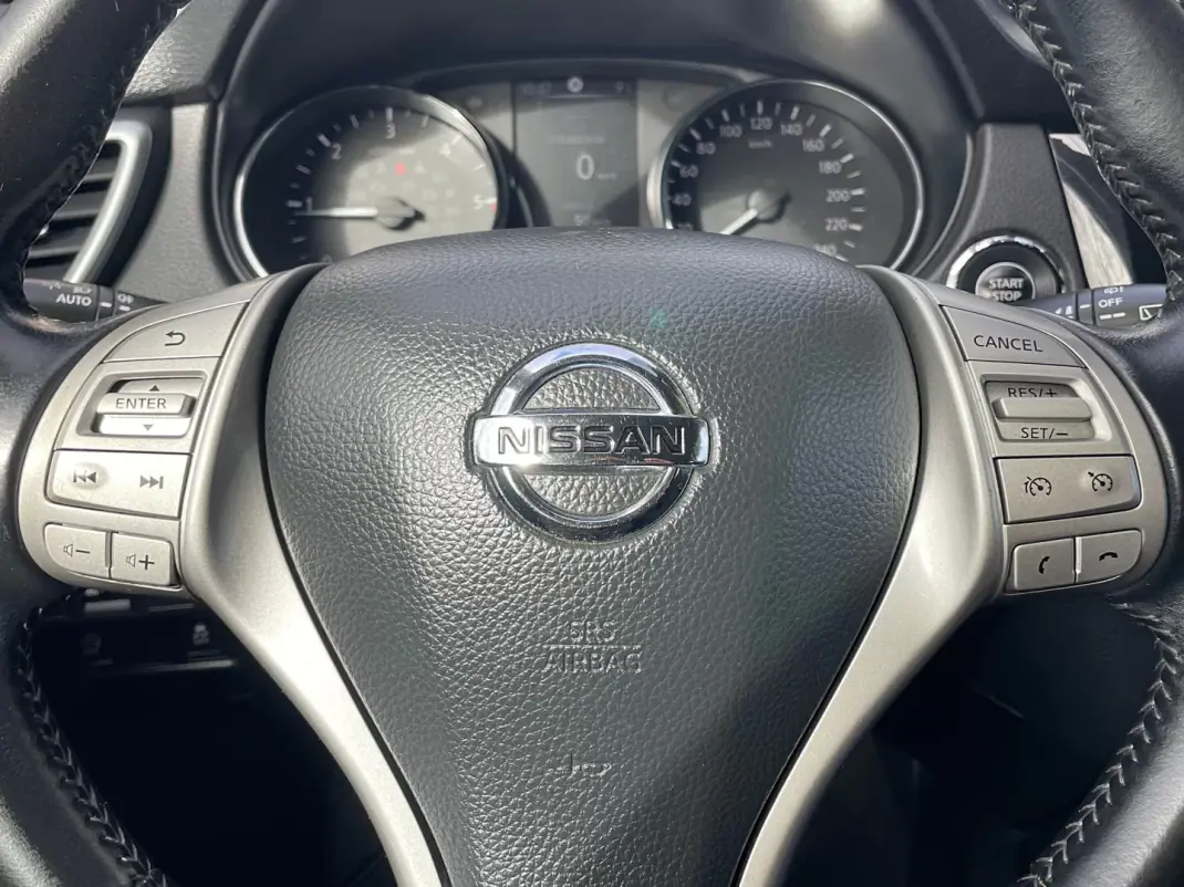 Nissan Qashqai 2017 - 13700 EUR, 243000 km - AUTO.MOTO.pt - 243000km - foto 25 de 28