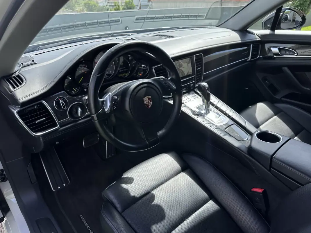 Porsche Panamera 2015 - 35000 EUR, 159000 km - AUTO.MOTO.pt - 159000km - foto 32 de 67