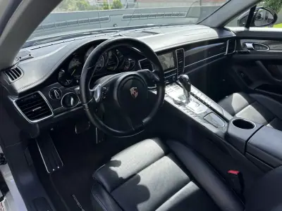 Porsche Panamera 2015 - 35000 EUR, 159000 km - AUTO.MOTO.pt - 159000km - foto 32 de 67