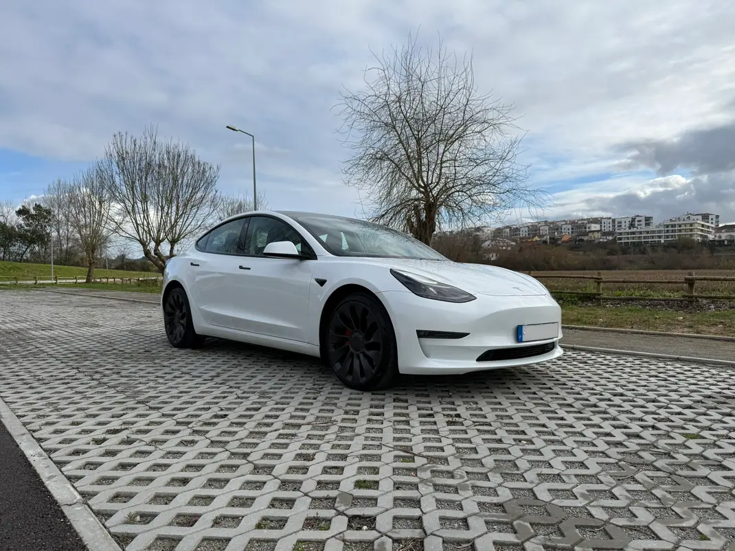 Tesla Model 3 2022 - 33500 EUR, 70000 km - AUTO.MOTO.pt - 70000km - foto 4 de 30