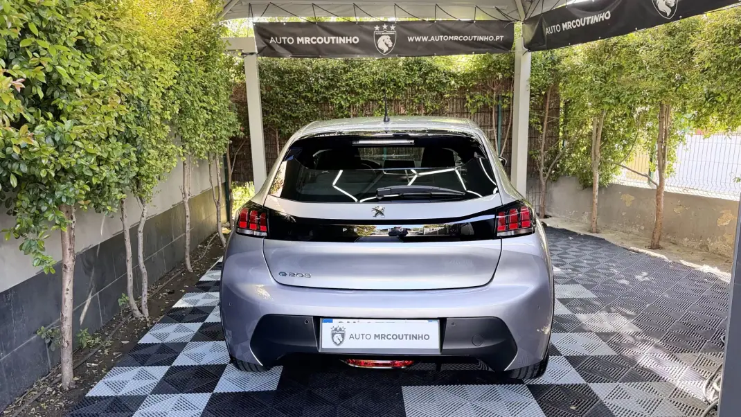 Peugeot e-208 2024 - 18500 EUR, 8000 km - AUTO.MOTO.pt - 8000km - foto 9 de 26