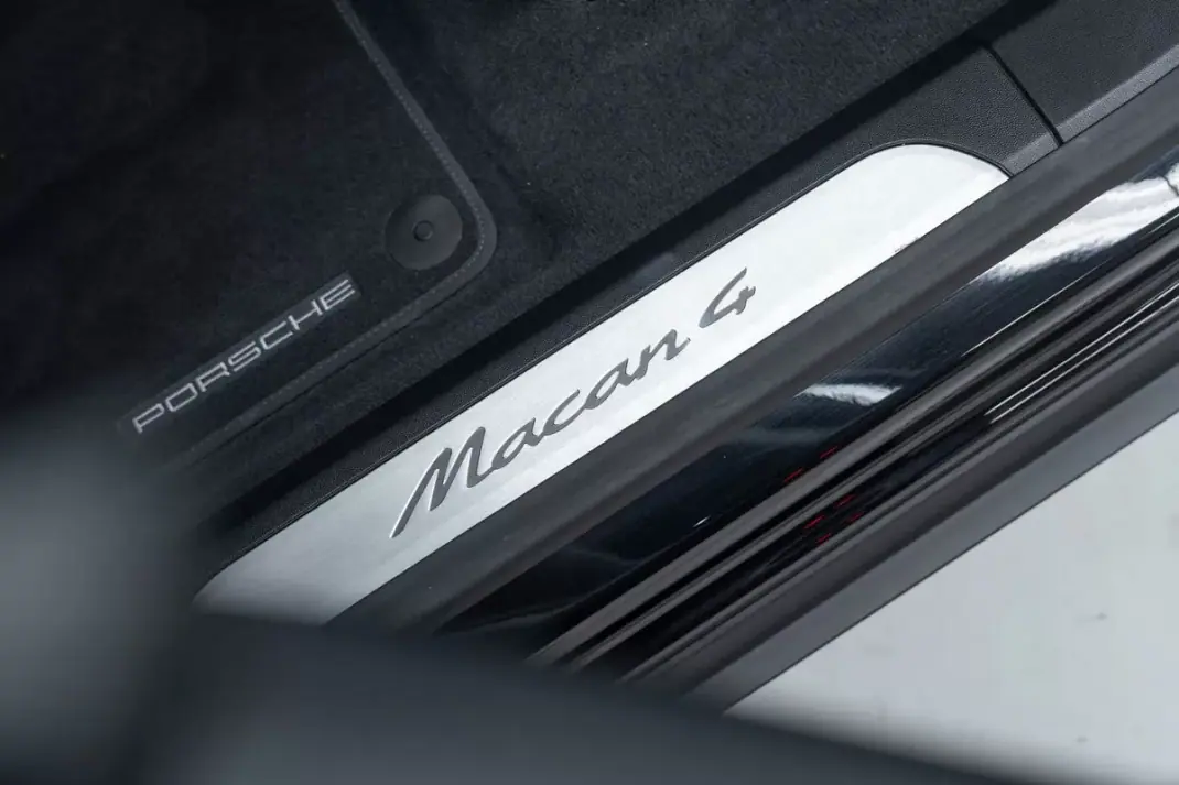 Porsche Macan 2025 - 89950 EUR, 8000 km - AUTO.MOTO.pt - 8000km - foto 25 de 57