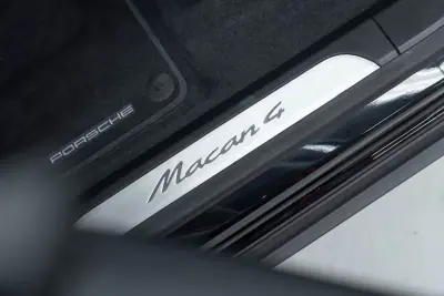 Porsche Macan 2025 - 89950 EUR, 8000 km - AUTO.MOTO.pt - 8000km - foto 25 de 57