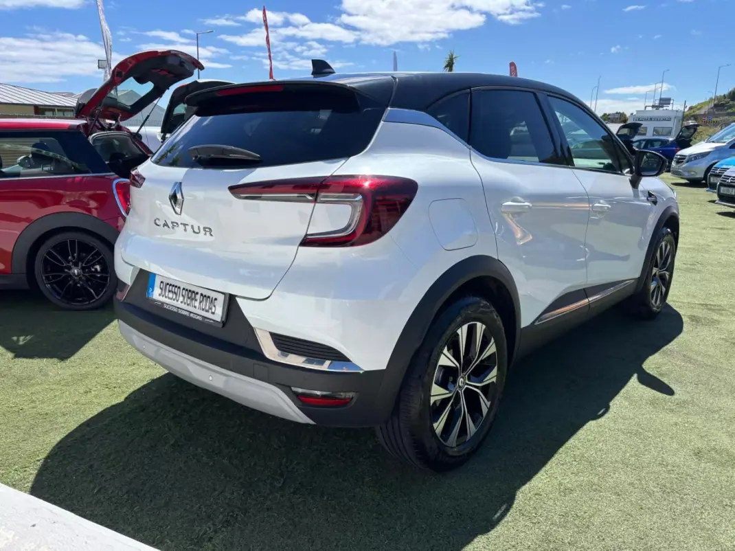 Renault Captur 2023 - 21990 EUR, 12544 km - AUTO.MOTO.pt - 12544km - foto 7 de 14
