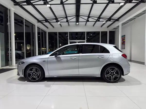 Mercedes-Benz A 250e 2021 - 29950 EUR, 65990 km - AUTO.MOTO.pt - 65990km - foto 2 de 11