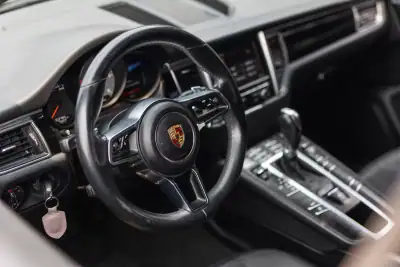 Porsche Macan 2015 - 43900 EUR, 152799 km - AUTO.MOTO.pt - 152799km - foto 9 de 27