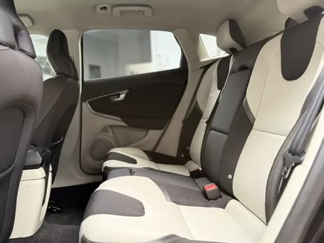 Volvo V40 2014 - 8999 EUR, 260000 km - 260000km - foto 11 de 15