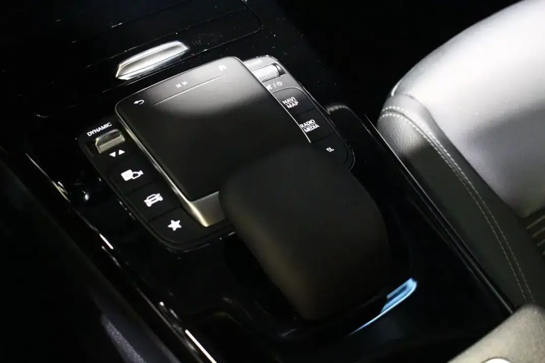 Mercedes-Benz CLA 250 2022 - 28900 EUR, 99000 km - AUTO.MOTO.pt - 99000km - foto 30 de 32