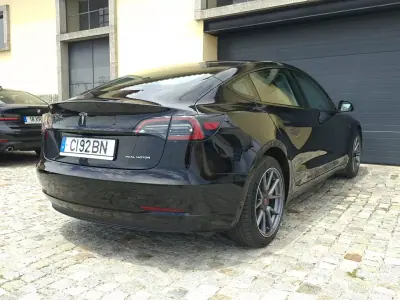 Tesla Model 3 2022 - 32490 EUR, 88297 km - AUTO.MOTO.pt - 88297km - foto 6 de 19