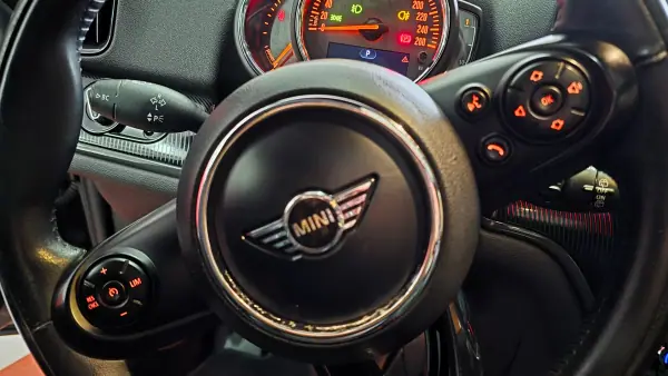 MINI Countryman 2018 - 21550 EUR, 127363 km - AUTO.MOTO.pt - 127363km - foto 25 de 71