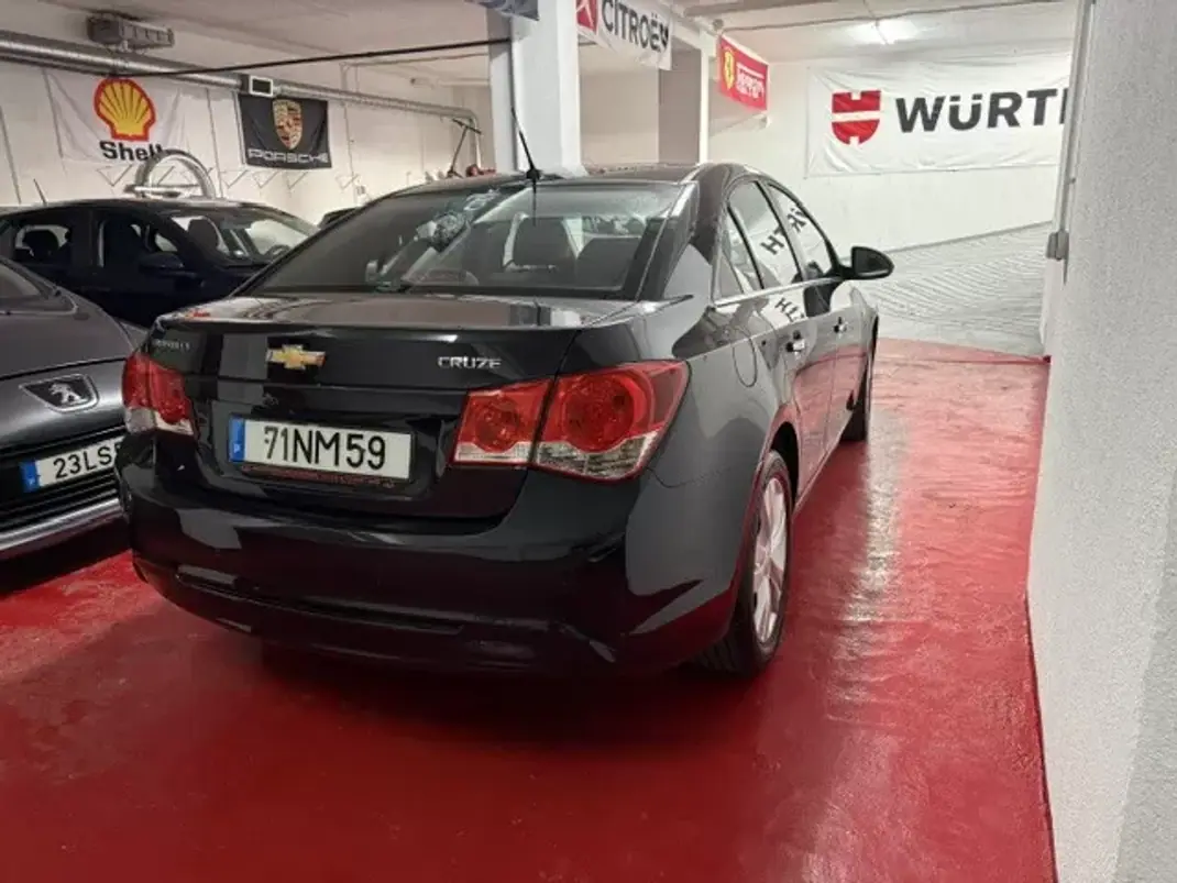 Chevrolet Cruze 2013 - 6800 EUR, 166000 km - AUTO.MOTO.pt - 166000km - foto 4 de 31
