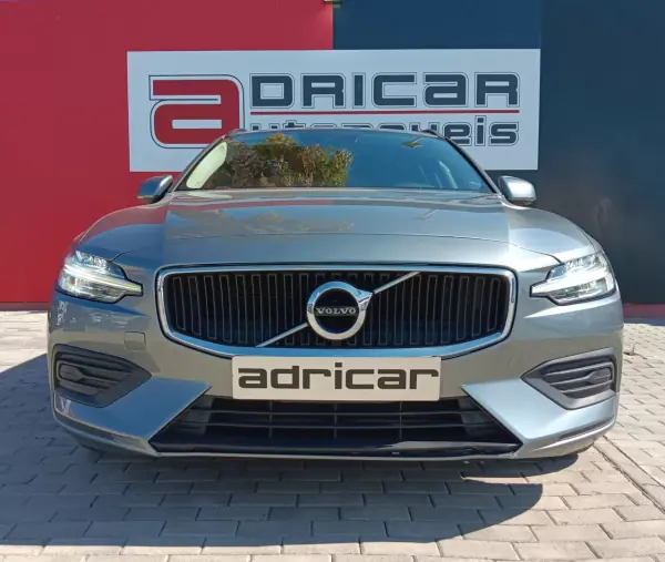 Volvo V60 2019 — foto 2 de 35
