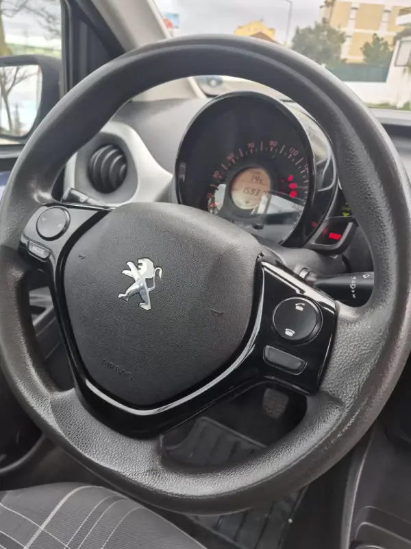 Peugeot 108 2016 - 6999 EUR, 159319 km - AUTO.MOTO.pt - 159319km - foto 14 de 21