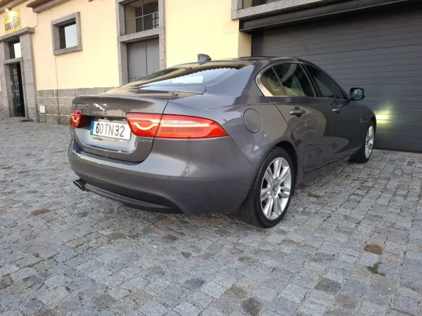 Jaguar XE 2016 - 16990 EUR, 159156 km - AUTO.MOTO.pt - 159156km - foto 6 de 16