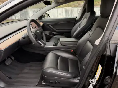 Tesla Model 3 2020 - 21500 EUR, 106000 km - AUTO.MOTO.pt - 106000km - foto 5 de 18