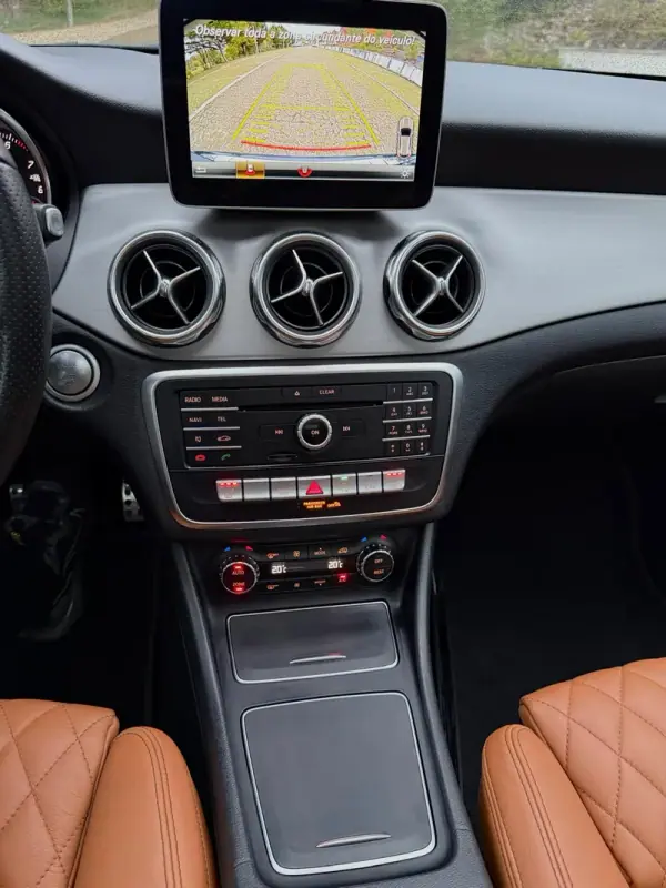 Mercedes-Benz GLA 180 2020 - 25750 EUR, 160000 km - AUTO.MOTO.pt - 160000km - foto 8 de 23